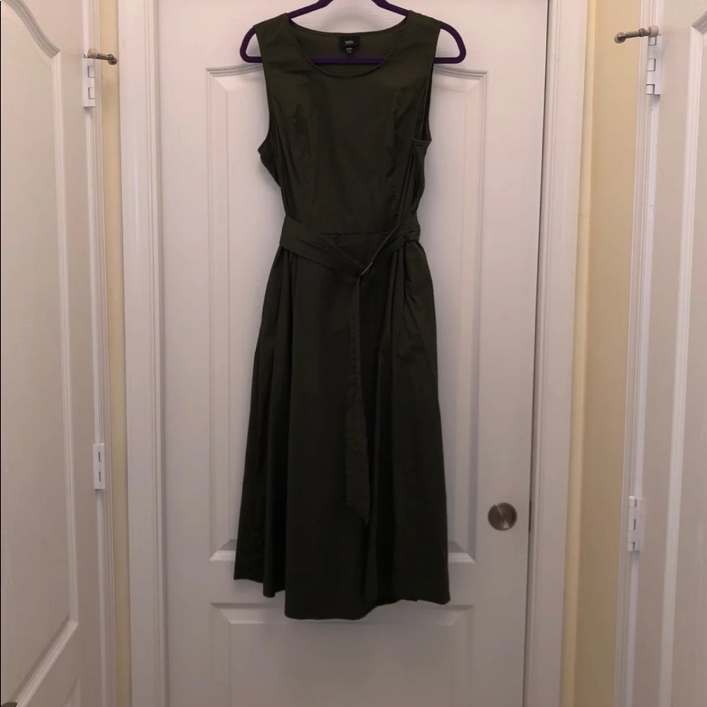 Knee-length dress